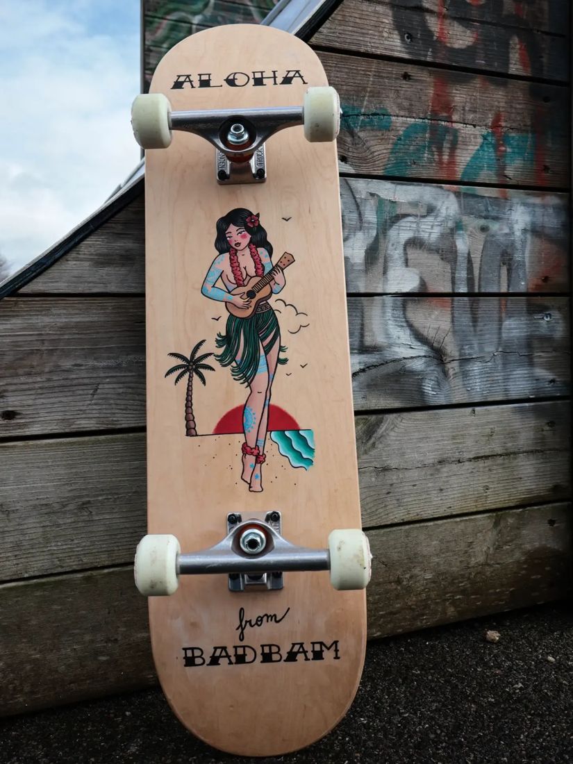 Skate Aloha peint à la main